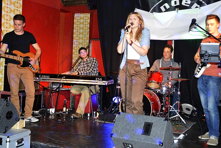 Andere Dimension Und Kareira